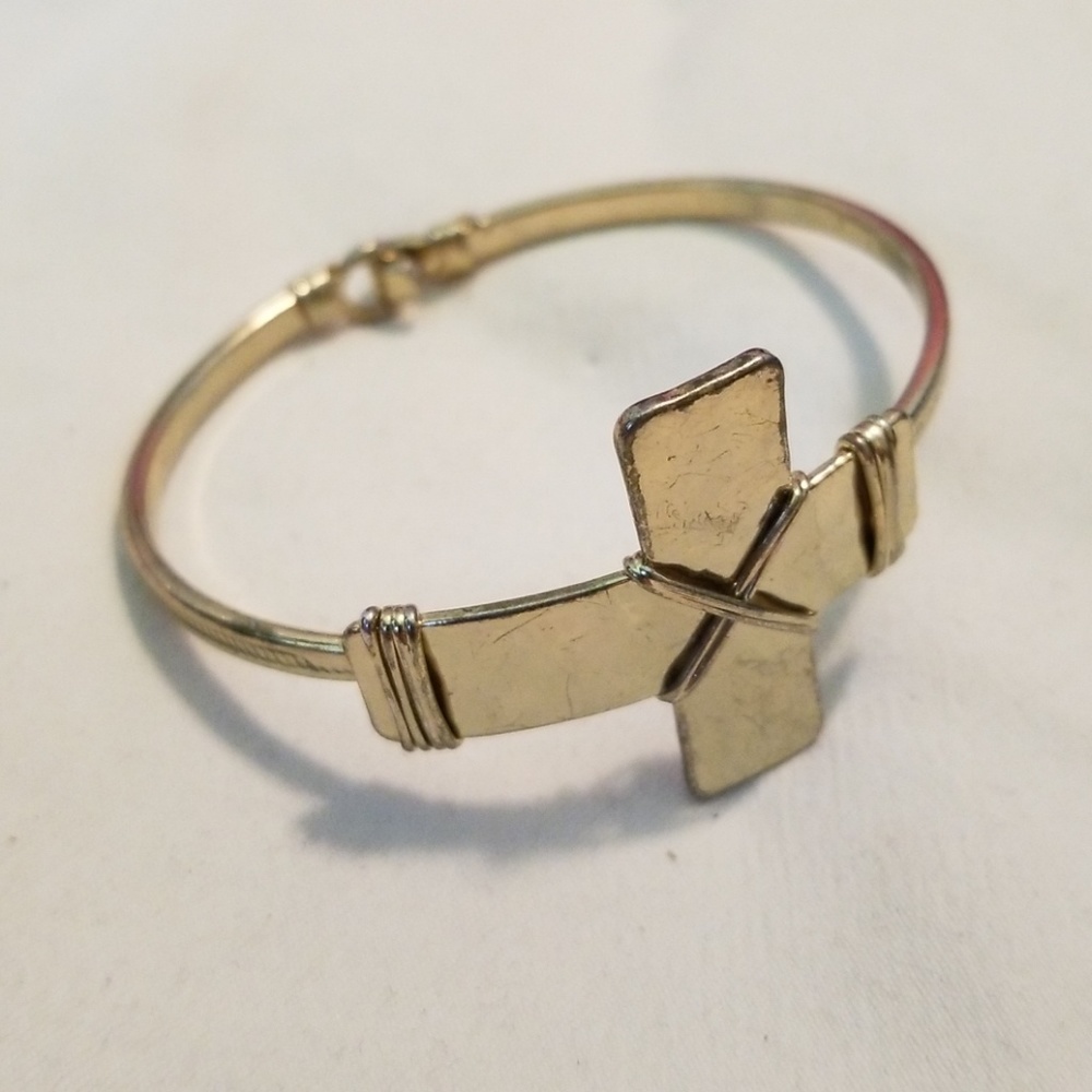 Cross bracelet